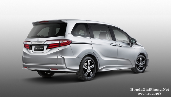 B15 ngoai that xe honda odyssey 2018 duoi xe 01